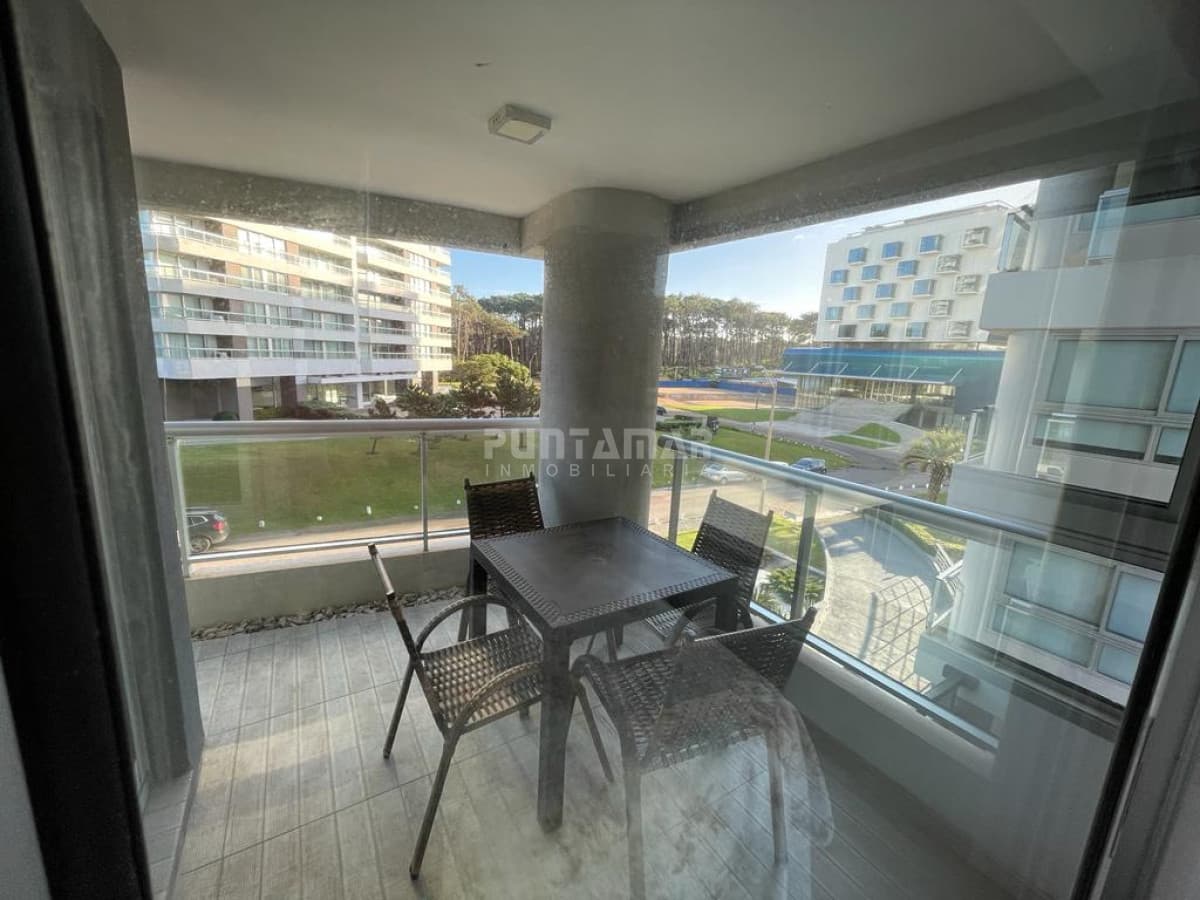DEPARTAMENTO DE 1 DORMITORIO EN PARADA 10 DE PLAYA BRAVA   -