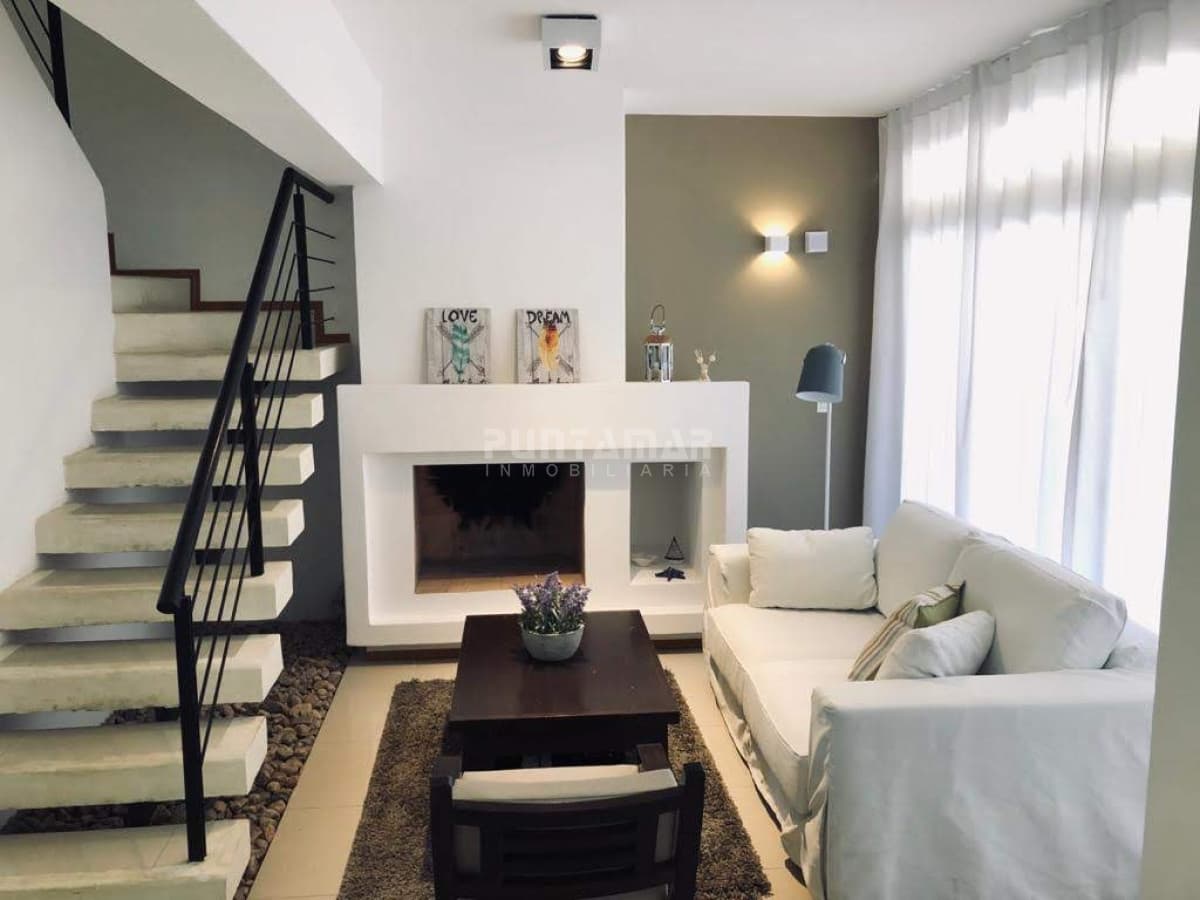 Alquiler departamento tipo PH en Manantiales  -