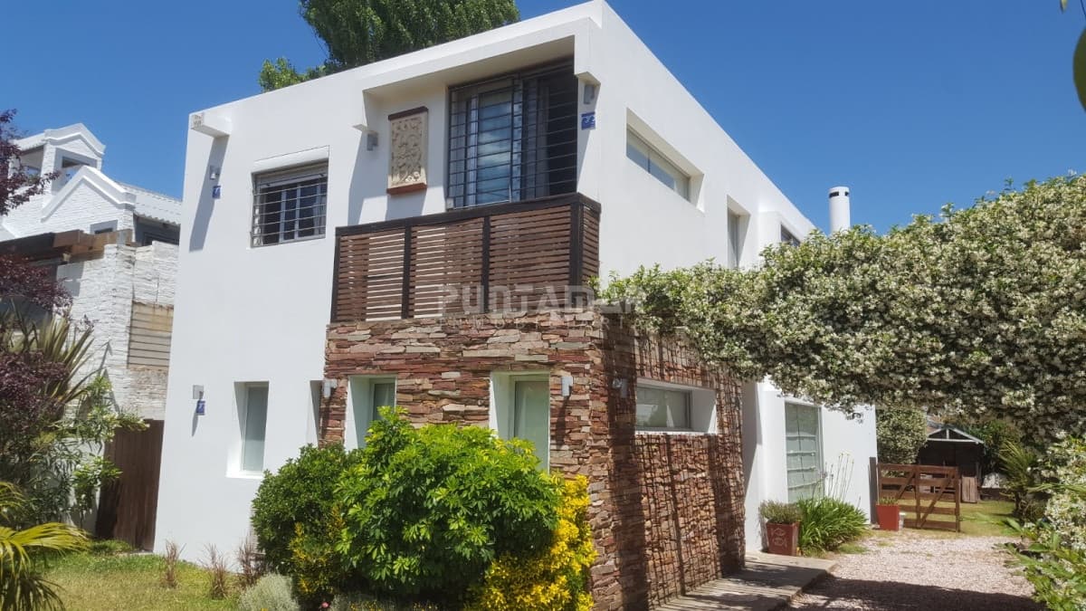 MODERNA CASA EN ALQUILER CON PISCINA EN LA BARRA  -