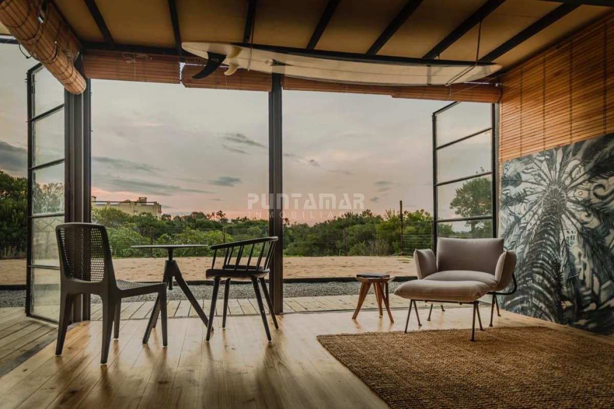 ALQUILER O VENTA MODERNA CASA EN ALTOS DE PUNTA PIEDRA A METROS DE LA PLAYA  -