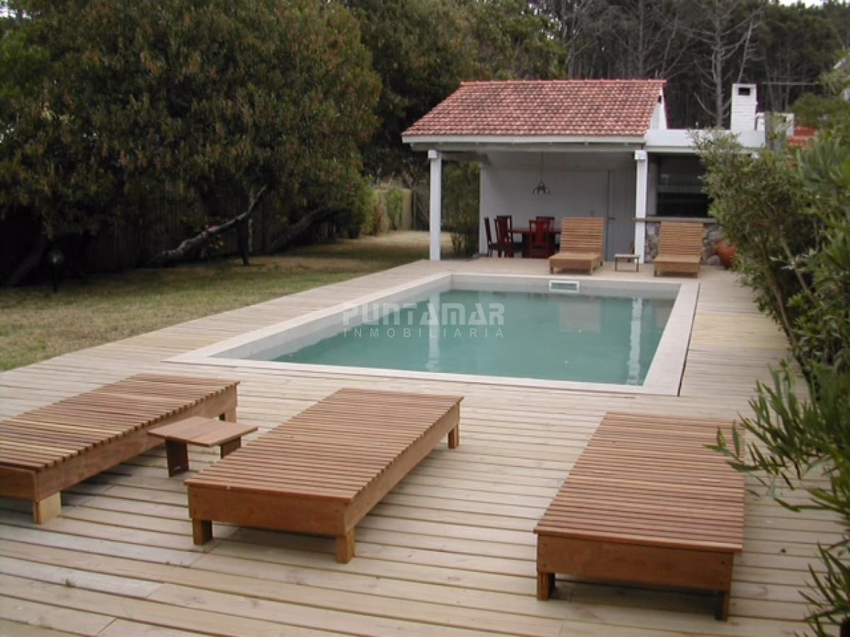 Casa ID.211939 - VENTA DE CASA DE 3 DORMITORIOS CON PISCINA EN LA BARRA