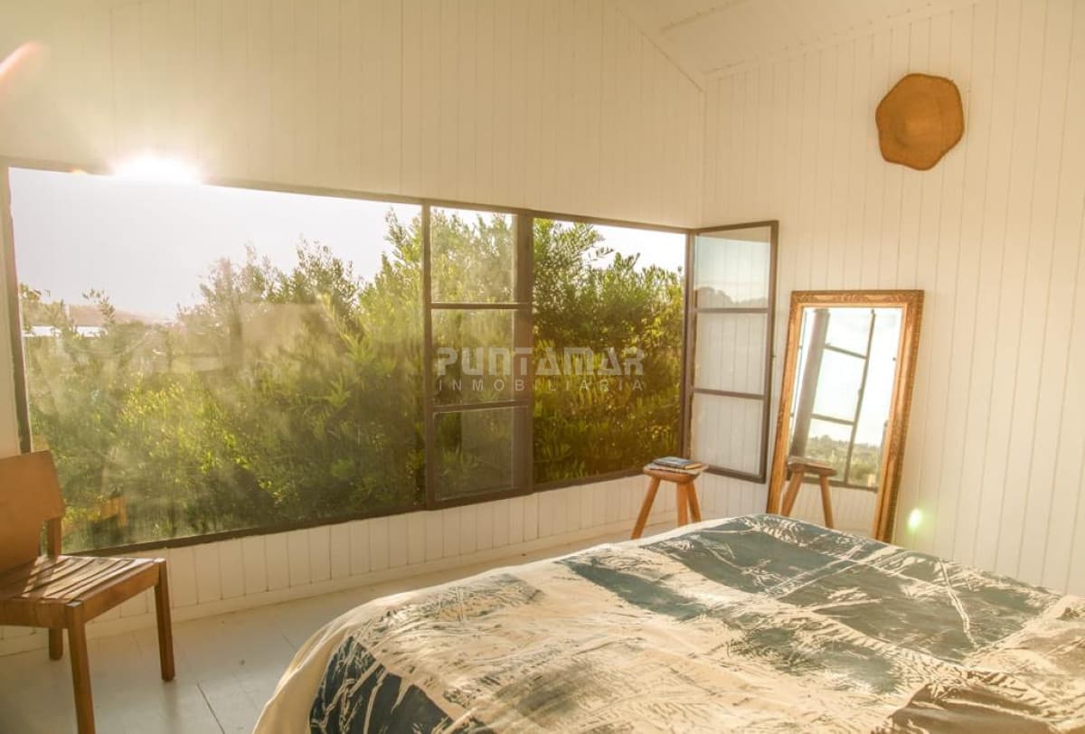 ALQUILER O VENTA MODERNA CASA EN ALTOS DE PUNTA PIEDRA A METROS DE LA PLAYA  -