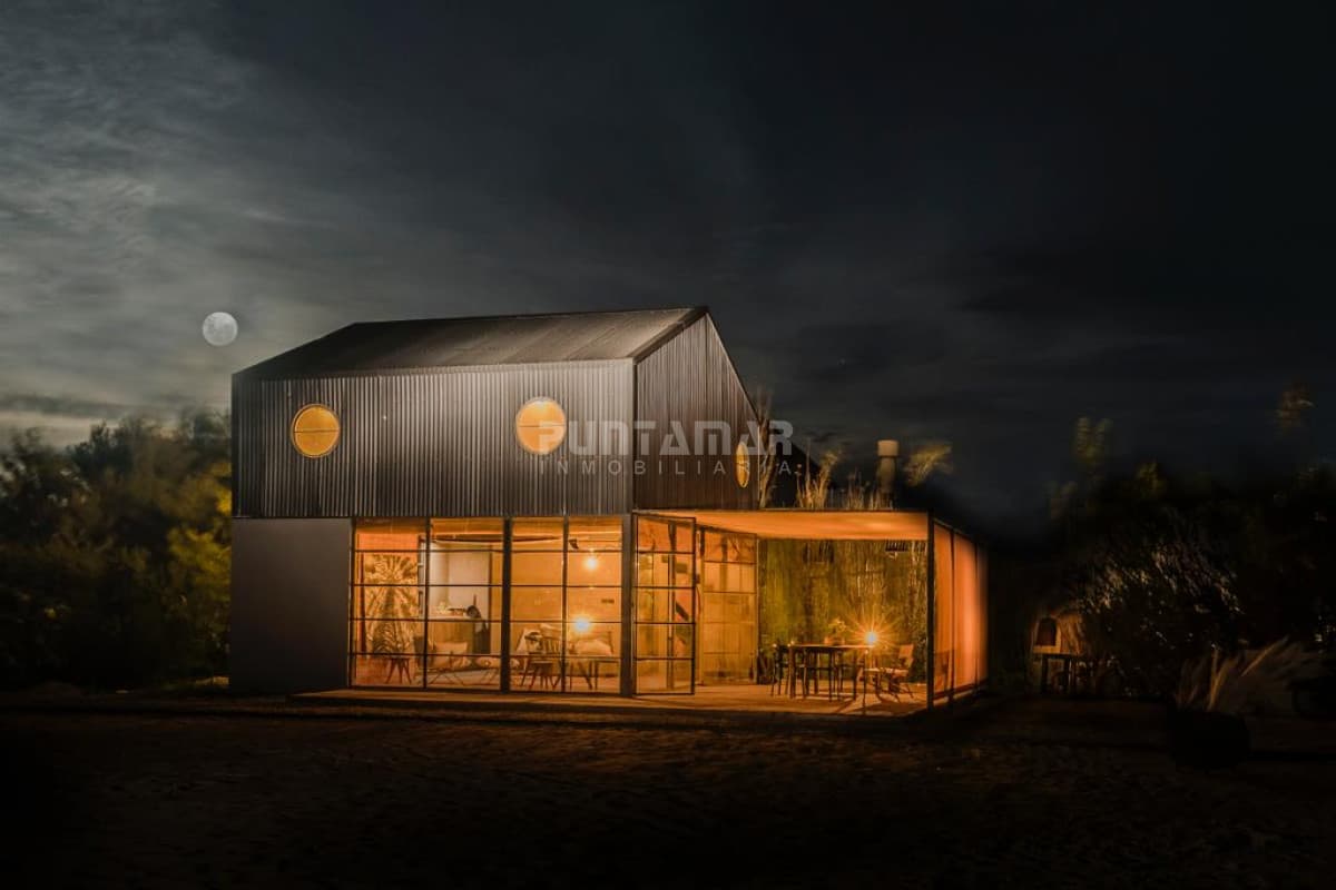ALQUILER O VENTA MODERNA CASA EN ALTOS DE PUNTA PIEDRA A METROS DE LA PLAYA  -