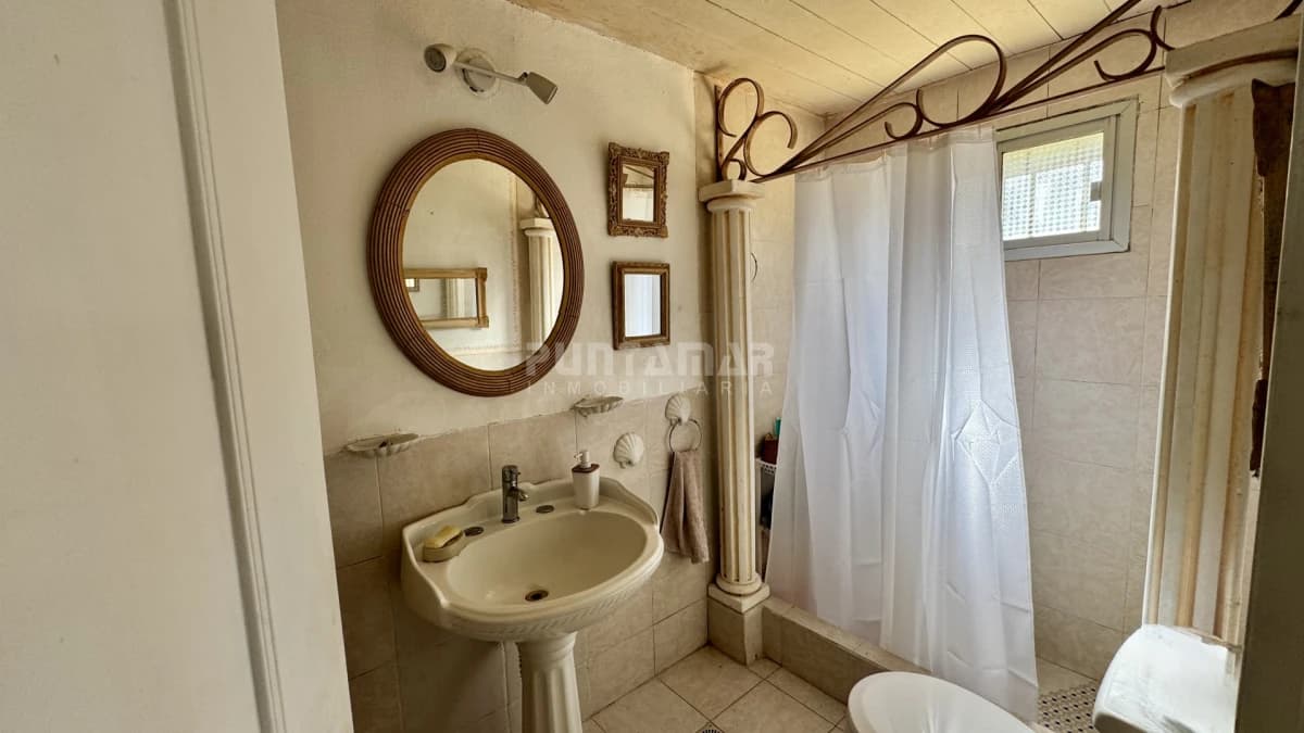 Casa ID.213701 - VENTA CASA DE 4 DORMITORIOS A METROS DE PLAYA MONTOYA