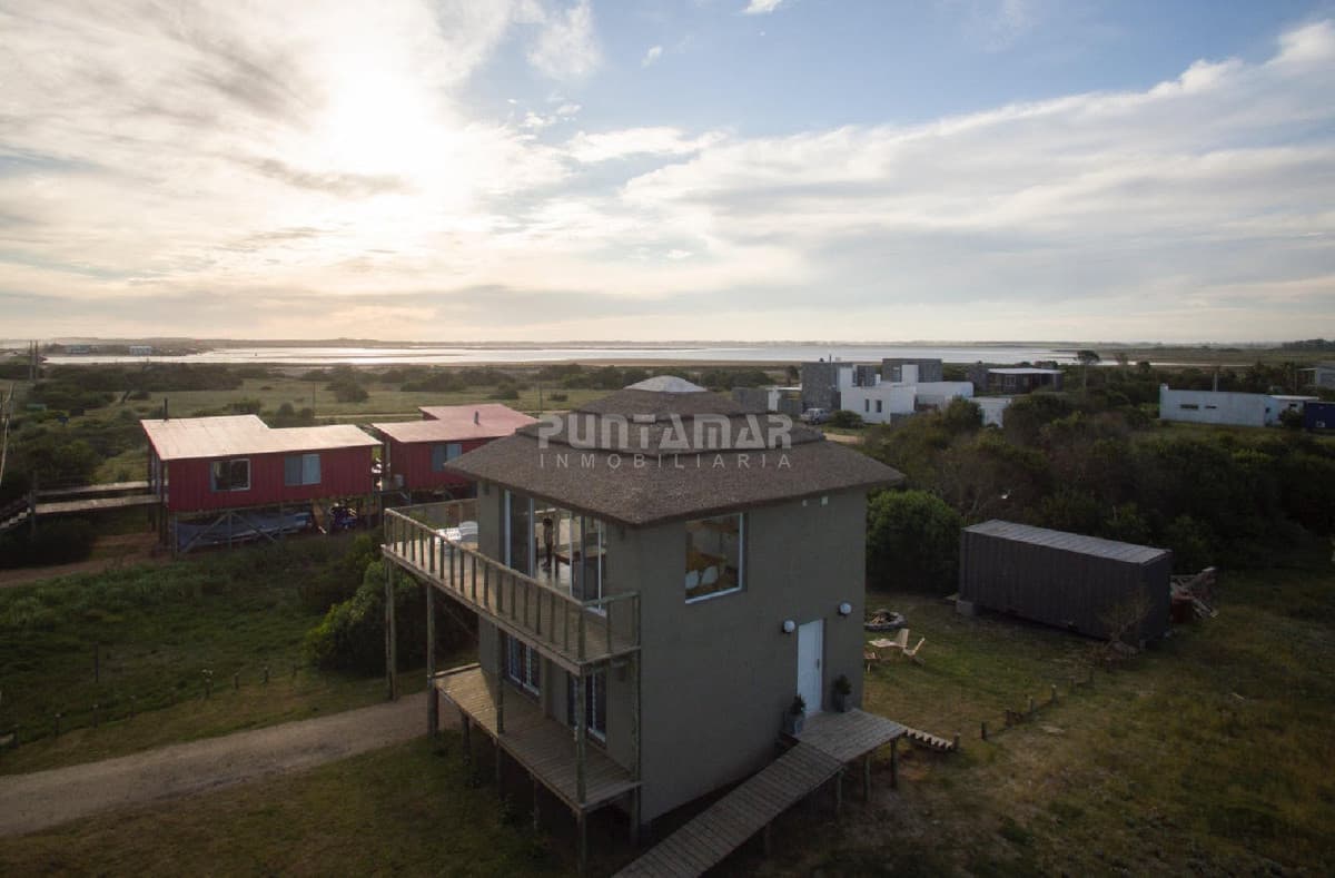 ALQUILER CASA 3 DORM Y VISTA AL MAR EN LA JUANITA  -