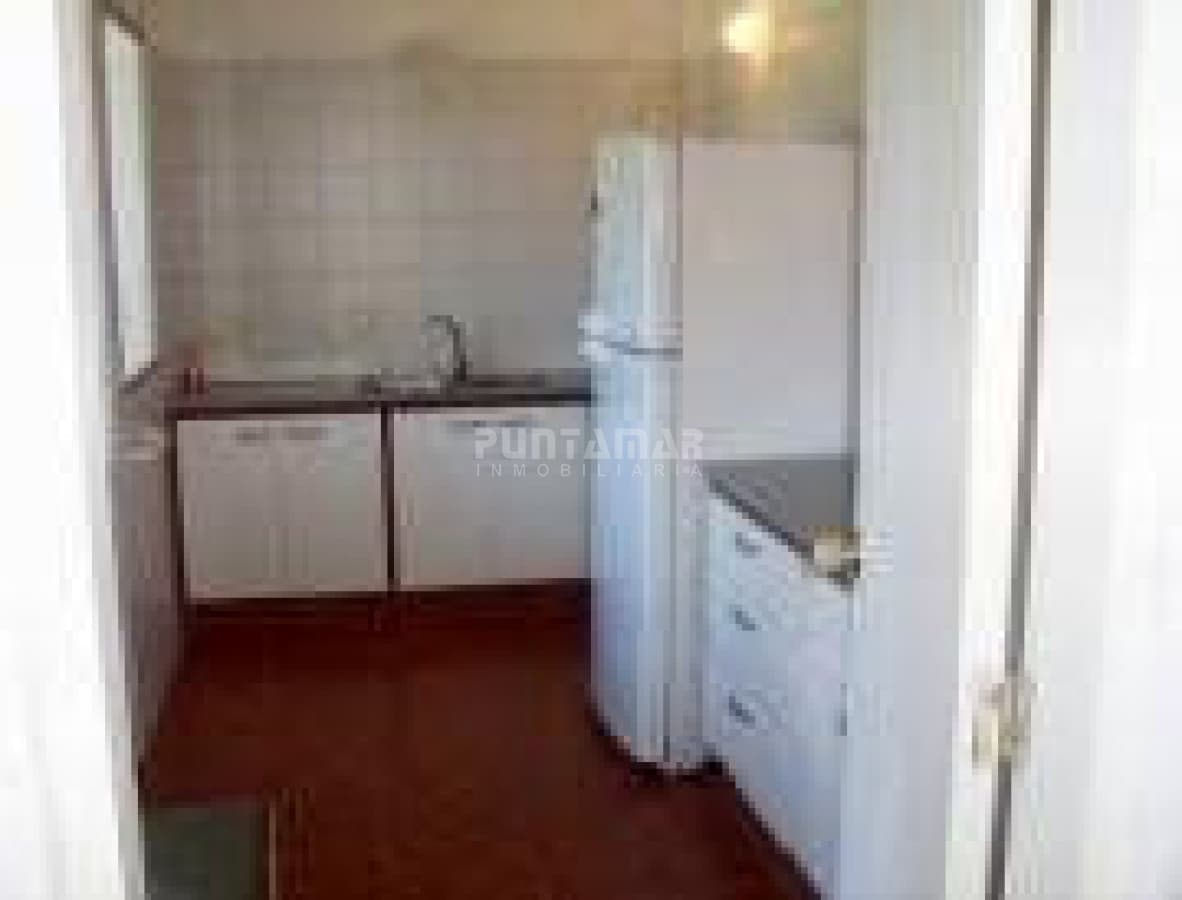 ALQUILER CASA DE 4 DORMITORIOS   -