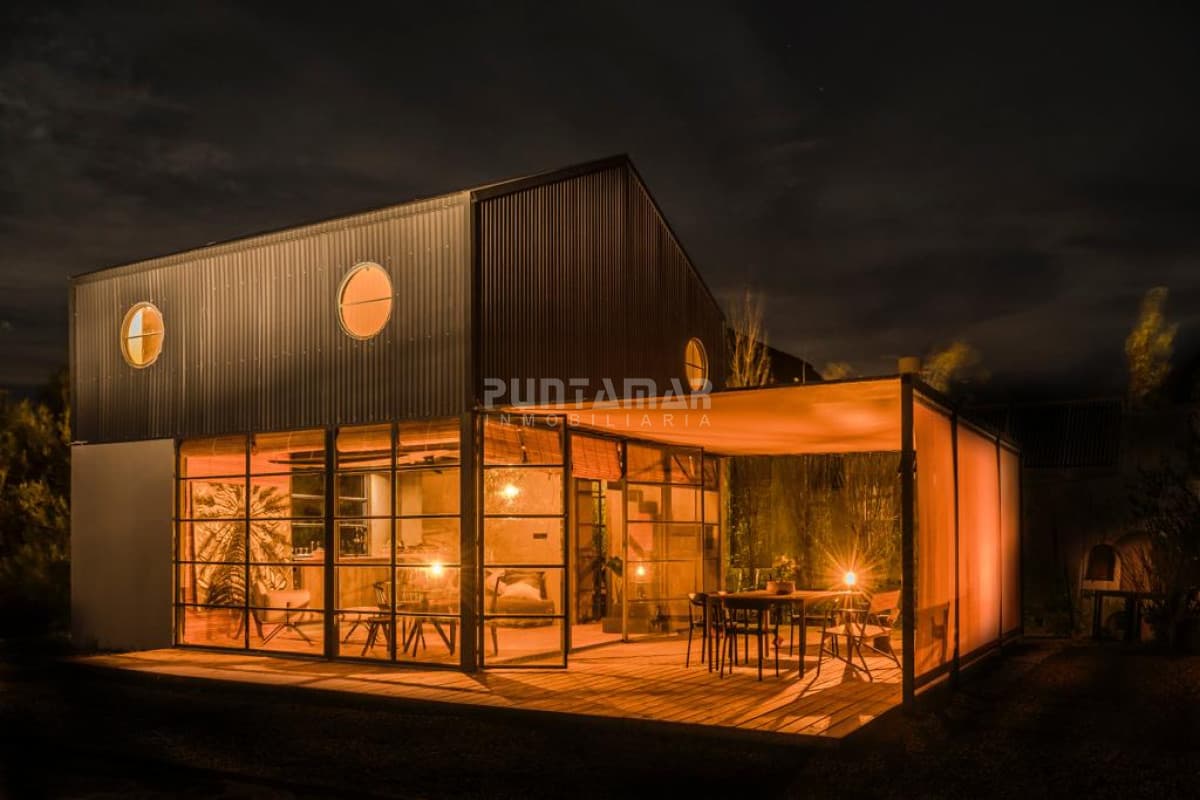 ALQUILER O VENTA MODERNA CASA EN ALTOS DE PUNTA PIEDRA A METROS DE LA PLAYA  -