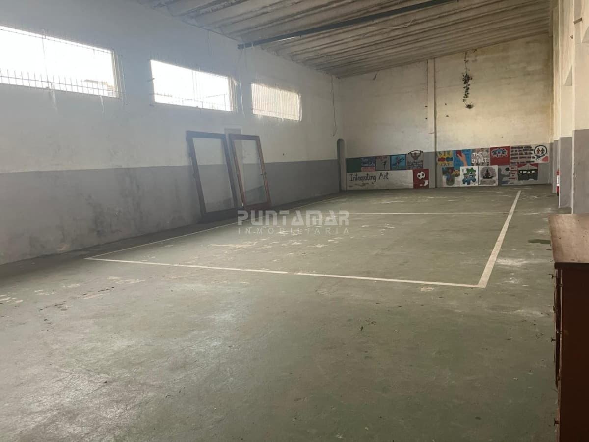 Local Comercial ID.213820 - Amplio Local con Deposito de 150m2 con entrada vehicular en Centro de Maldonado