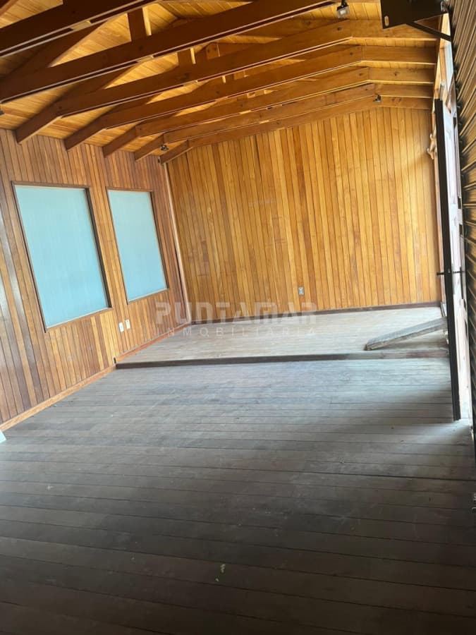 Local Comercial ID.213820 - Amplio Local con Deposito de 150m2 con entrada vehicular en Centro de Maldonado