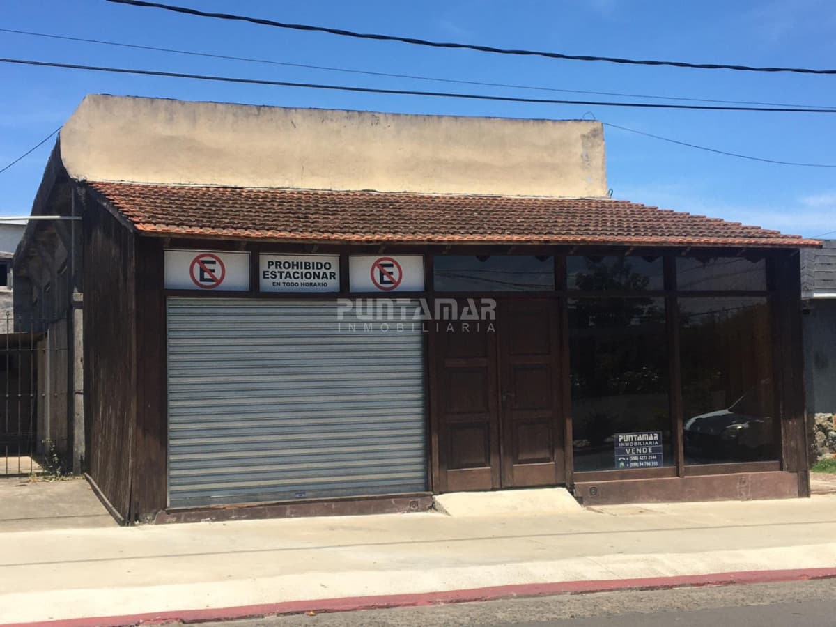 Local Comercial ID.213820 - Amplio Local con Deposito de 150m2 con entrada vehicular en Centro de Maldonado
