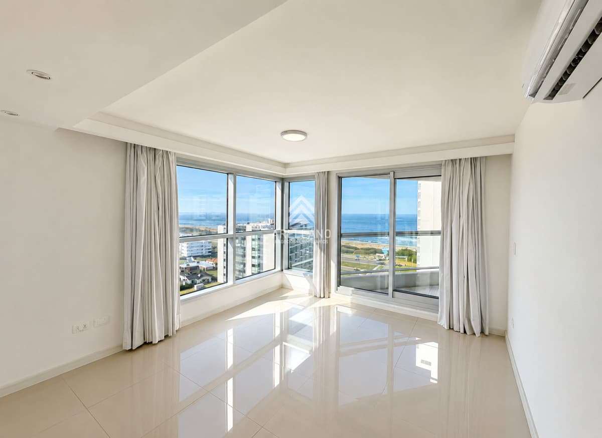 Apartamento ID.6959 - Apartamento en Venta 3 Dormitorios y Dependencia con Vista al Mar y Parrillero en Look Brava Punta del Este