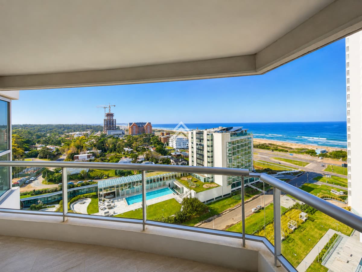 Apartamento ID.6959 - Apartamento en Venta 3 Dormitorios y Dependencia con Vista al Mar y Parrillero en Look Brava Punta del Este