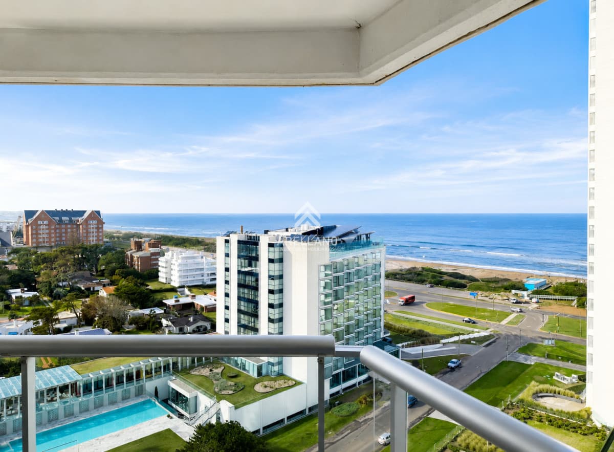 Apartamento ID.6959 - Apartamento en Venta 3 Dormitorios y Dependencia con Vista al Mar y Parrillero en Look Brava Punta del Este