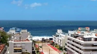 Apartamento de 2 dormitorios con vista frente al mar en edificio Samambai, Playa Mansa , Punta del ese
