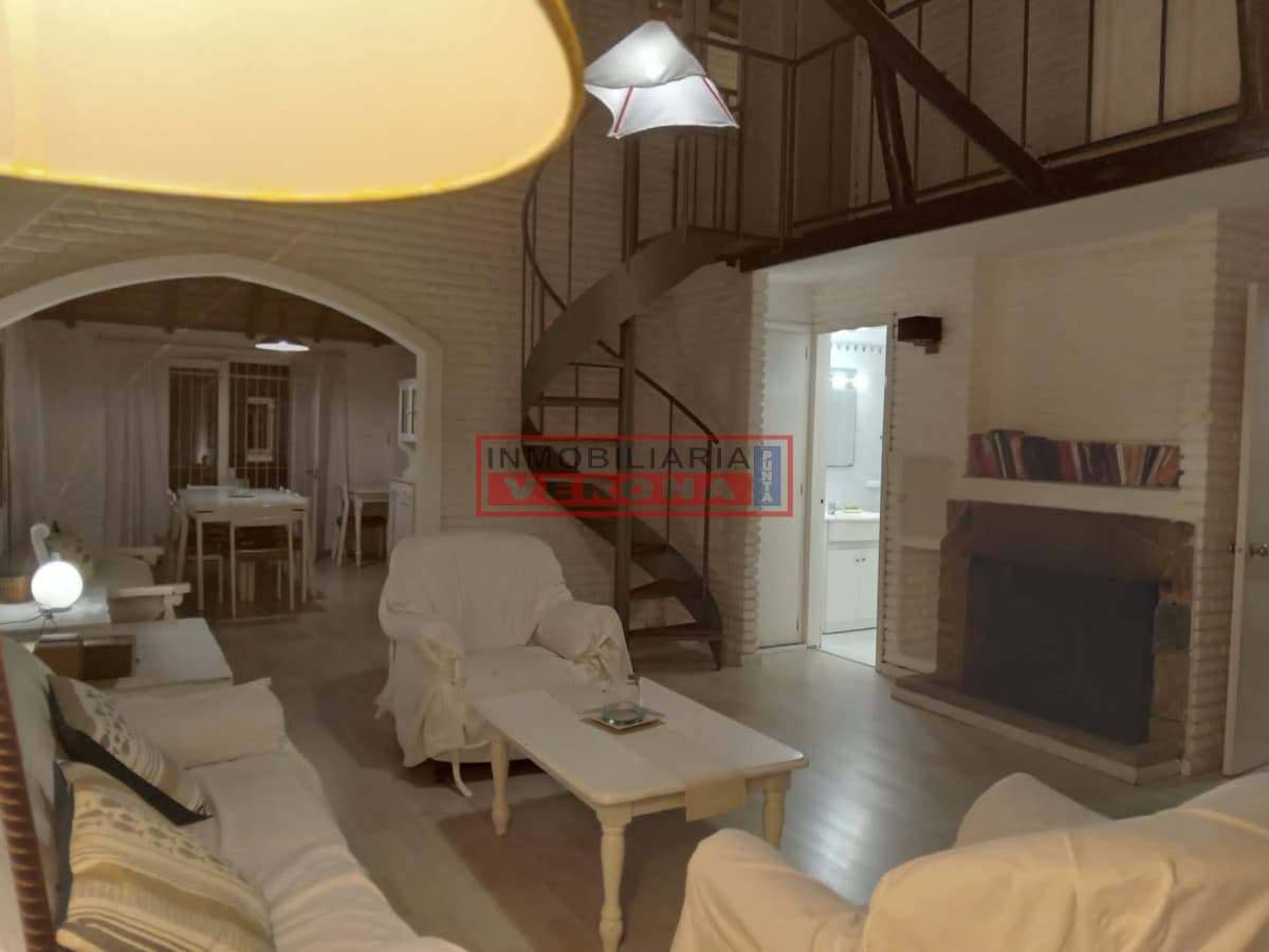 Casa en Pinares, 3 dormitorios, a mts MAR* - Inmobiliaria Verona Punta