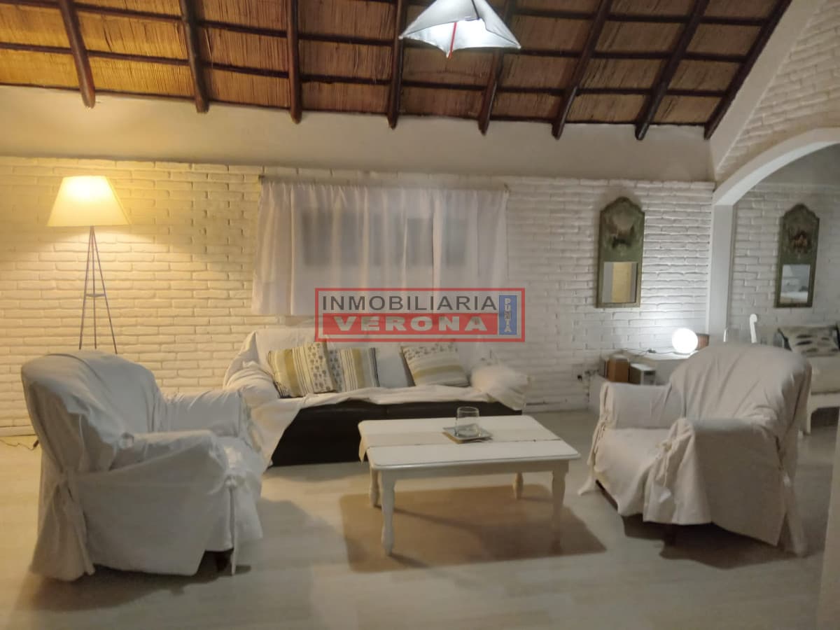 Casa en Pinares, 3 dormitorios, a mts MAR* - Inmobiliaria Verona Punta