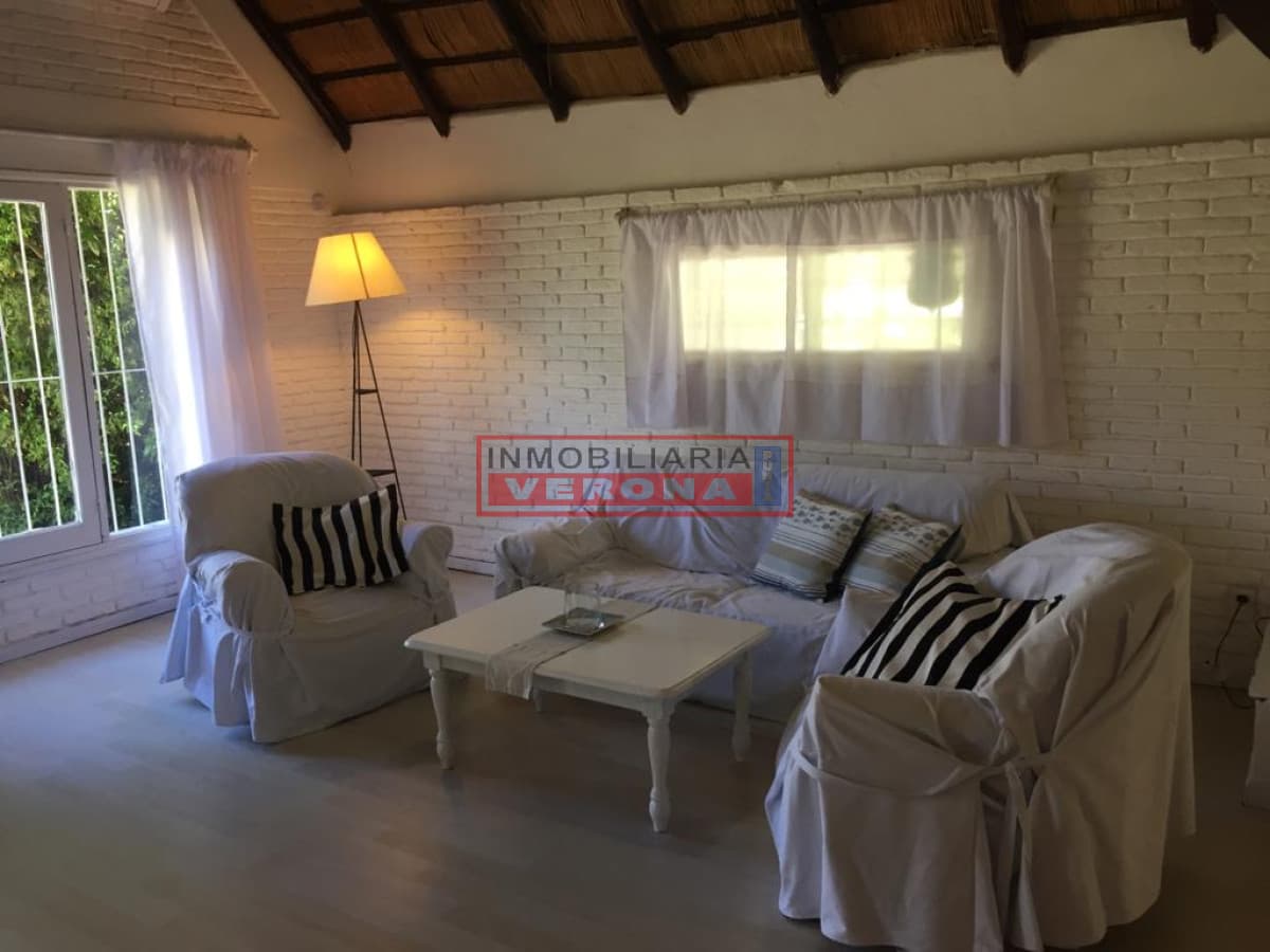 Casa en Pinares, 3 dormitorios, a mts MAR* - Inmobiliaria Verona Punta