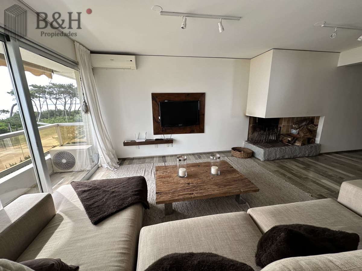 Apartamento en alquiler enero de 4 dormitorios en Punta del Este