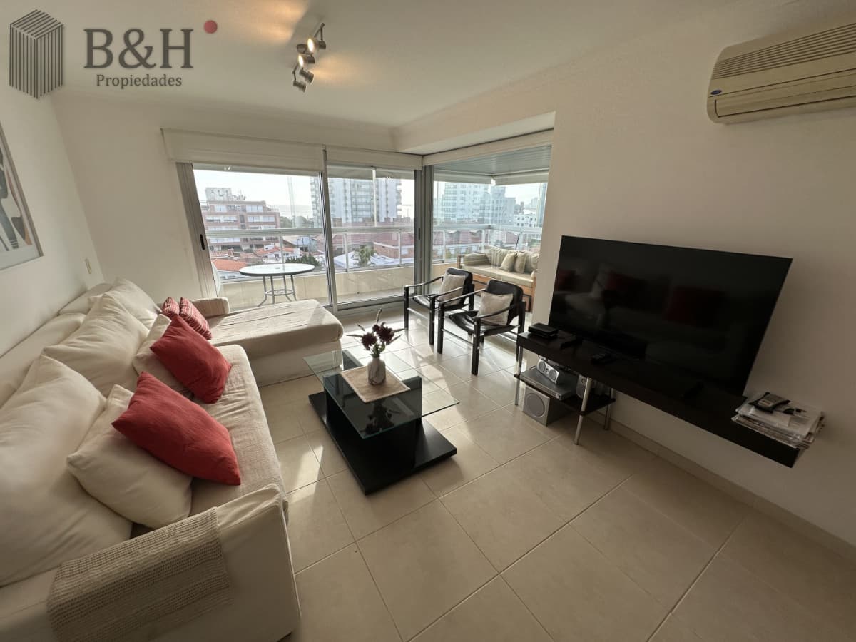 Apartamento en alquiler enero terraza con parrillero en Mansa Punta del Este