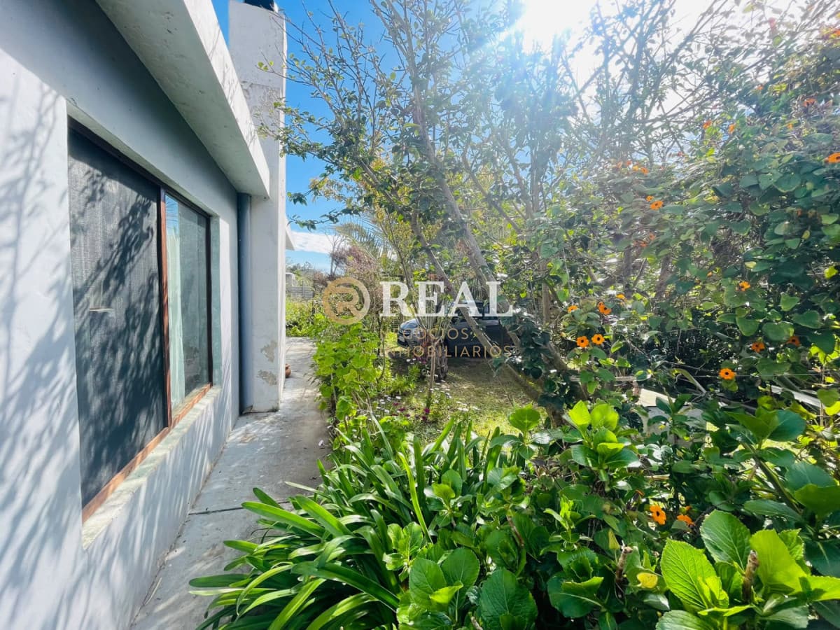 Casa ID.1106 - Casa con dependencia en venta, La Juanita.
