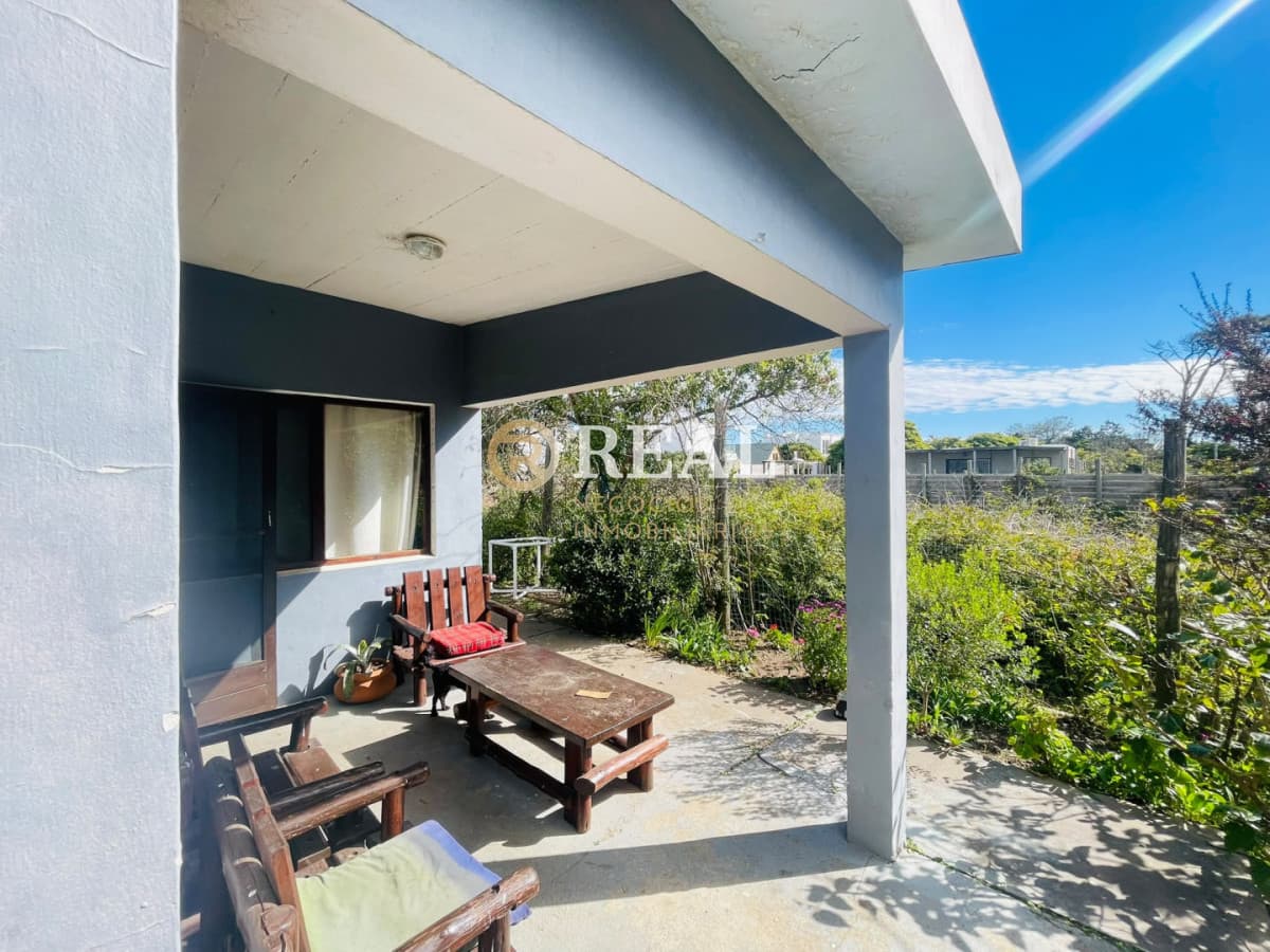 Casa ID.1106 - Casa con dependencia en venta, La Juanita.