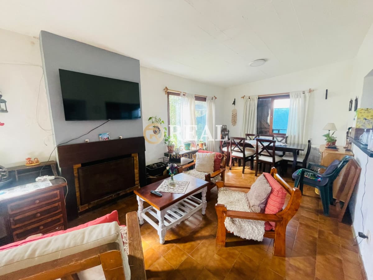 Casa ID.1106 - Casa con dependencia en venta, La Juanita.