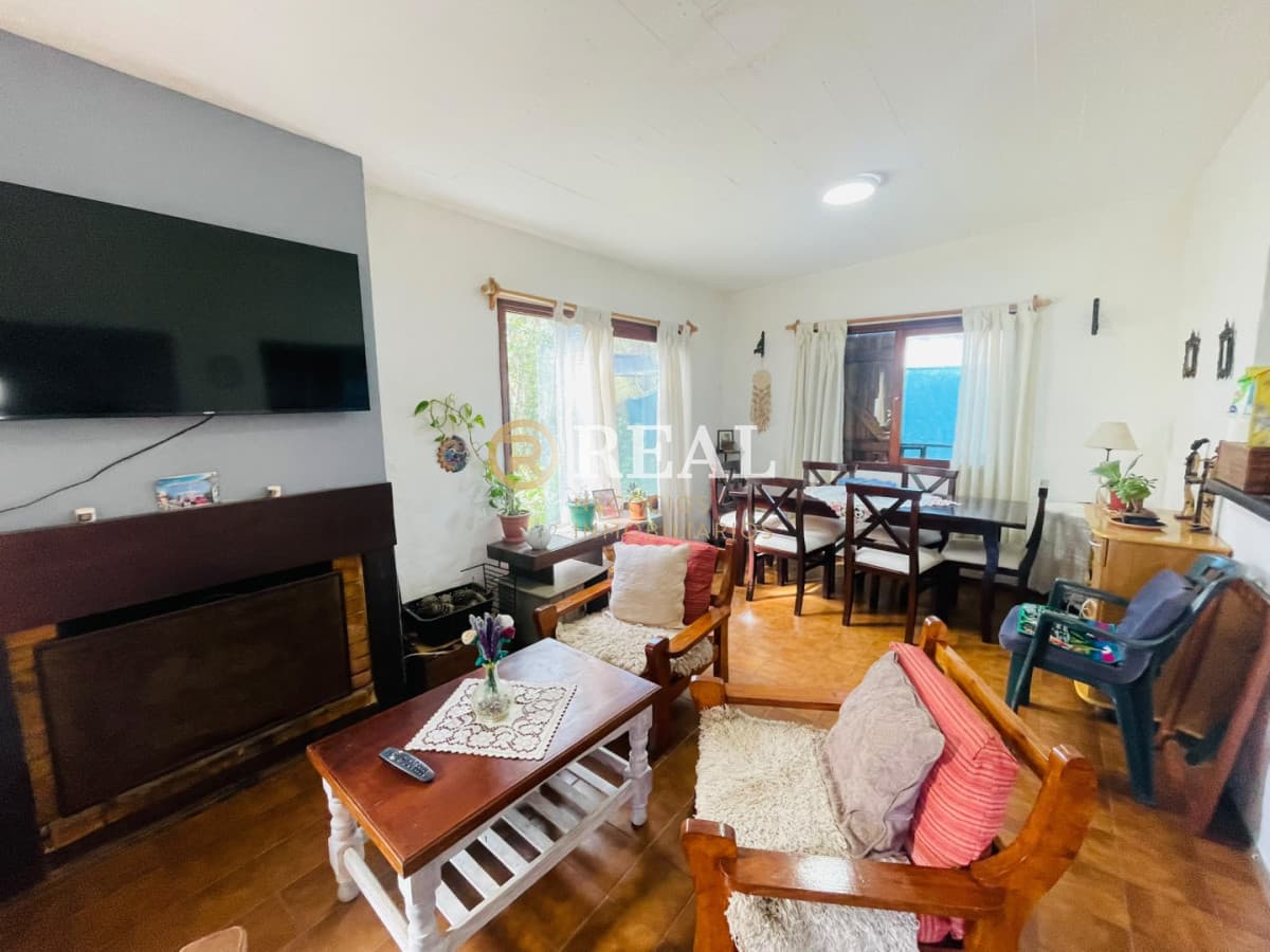 Casa ID.1106 - Casa con dependencia en venta, La Juanita.