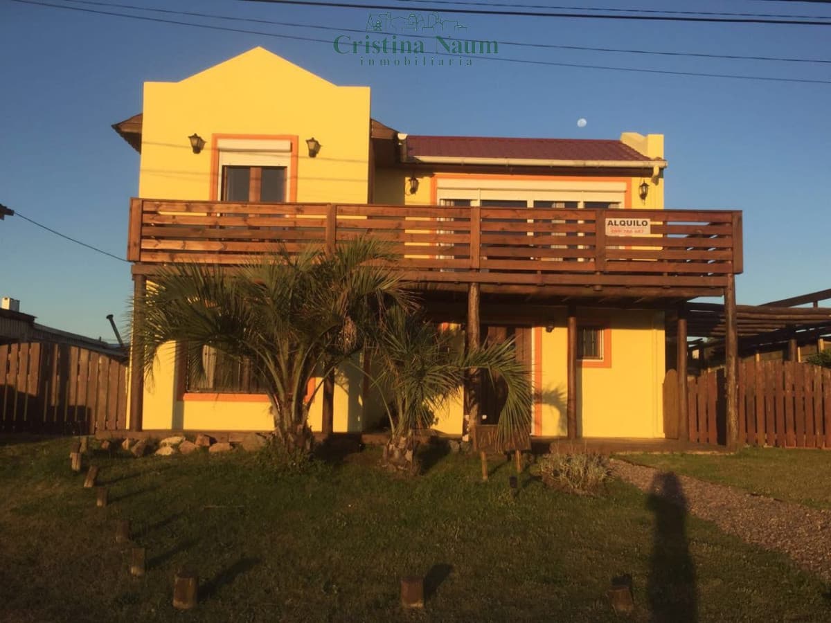 MUY LINDA CASA EN Bo. BS AS A PASOS DE LA RUTA 10