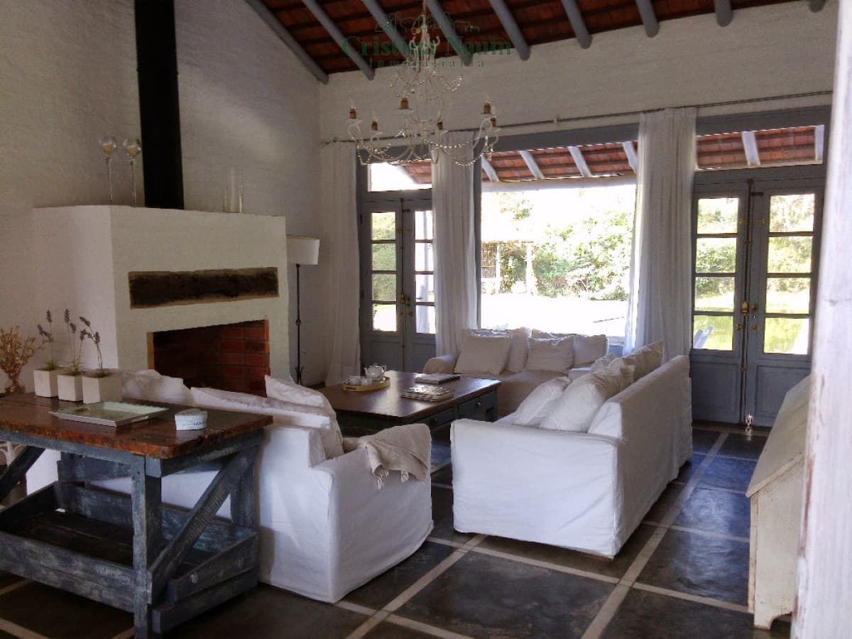 En Montoya, construida en dos bloques, ideal para dos familias!!