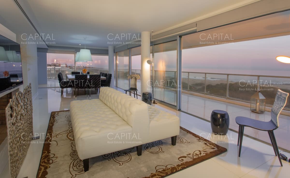 Espectacular Penthouse Duplex Mythos  Ubicado en la Parada 31 Playa Brava.