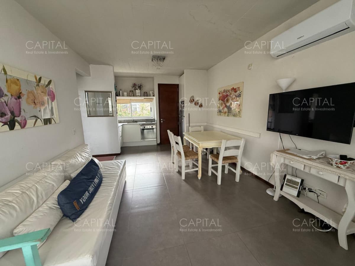 Departamento dos dormitorios en Manantiales en Alquiler con vista al mar y terraza.