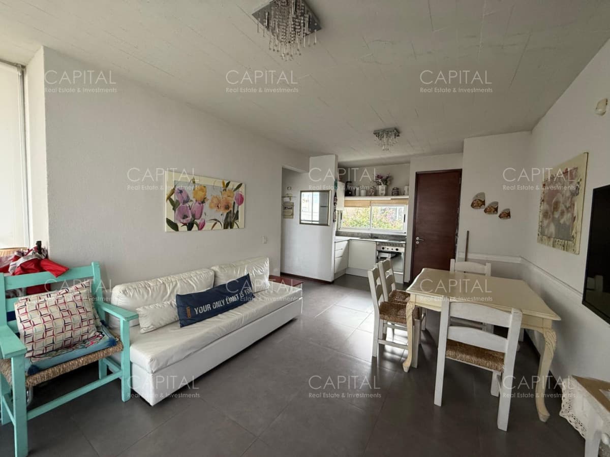 Departamento dos dormitorios en Manantiales en Alquiler con vista al mar y terraza.