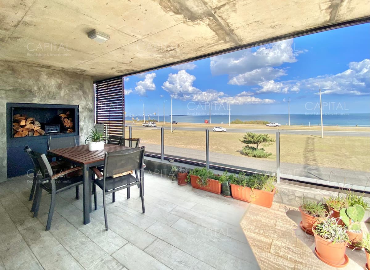 Apartamento de tres suites en Venta, Playa Mansa