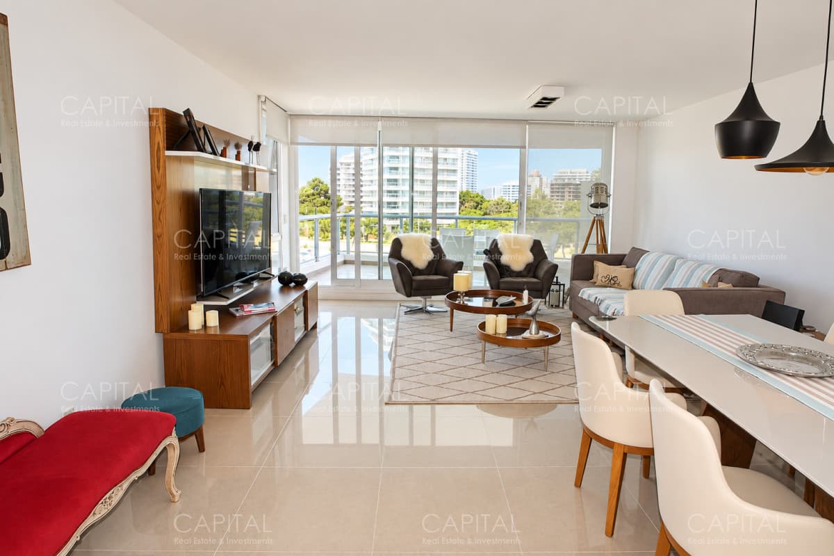 Departamento en venta 3 dormitorios en Torre One a 100 mts de Playa Brava