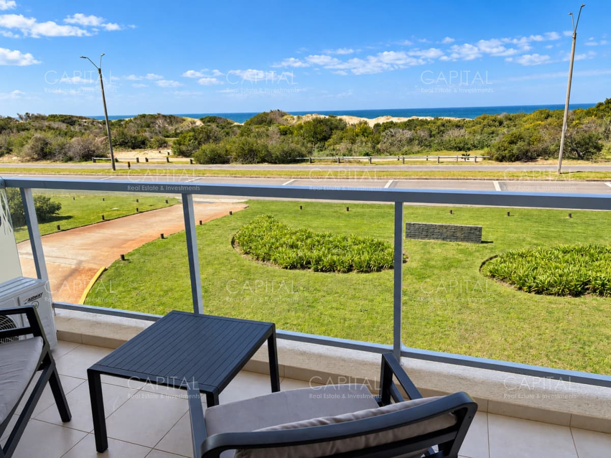 Apartamento de tres dormitorios en suite en primera línea de Playa Brava
