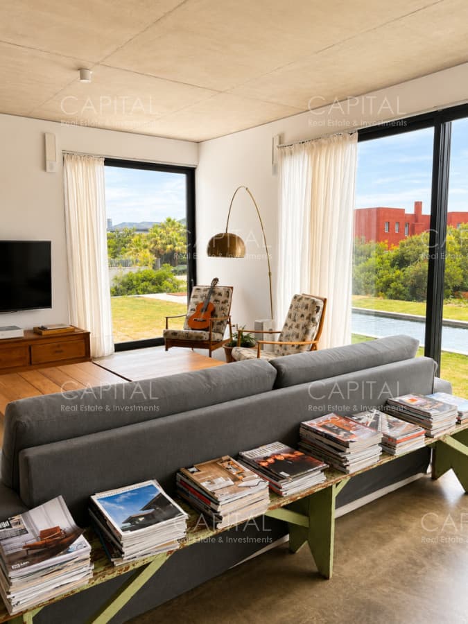 Moderna casa en venta en Punta Piedras Manantiales con vista al mar