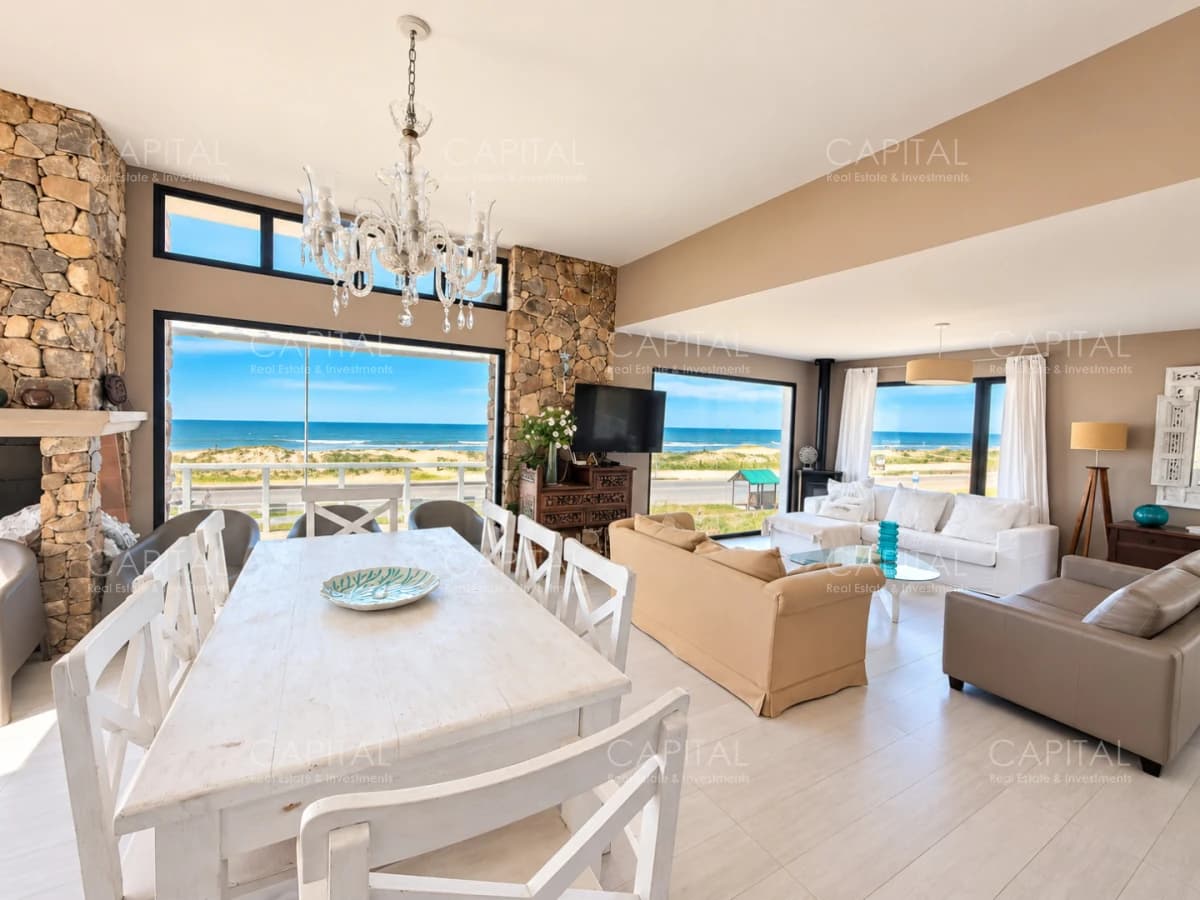 Casa en venta en Manantiales frente al mar con espectacular vista