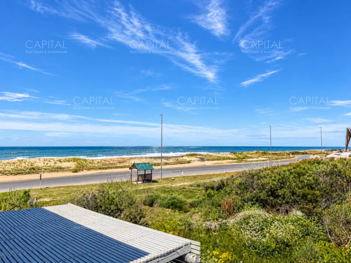 Casa en venta en Manantiales frente al mar con espectacular vista