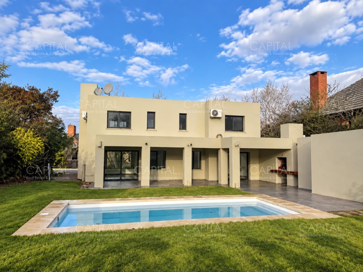 Casa en Venta en Lomas de La Tahona Tres Dormitorios