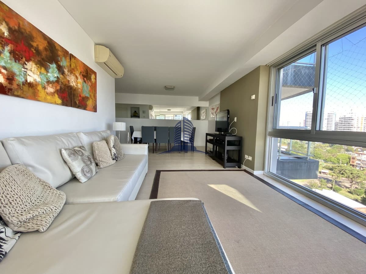 VENTA DE APARTAMENTO DE 2 DORMITORIOS Y MEDIO EN MANSA PUNTA DEL ESTE