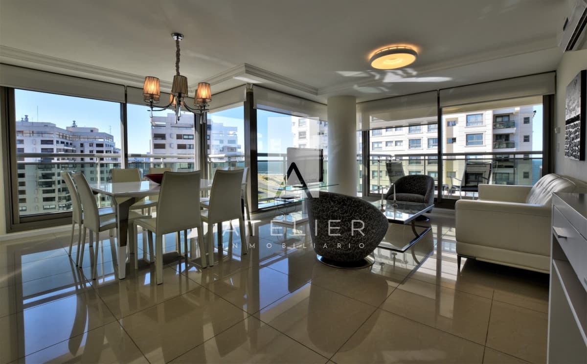 Venta de Apartamento, 2 dormitorios. Playa brava, Punta del Este.