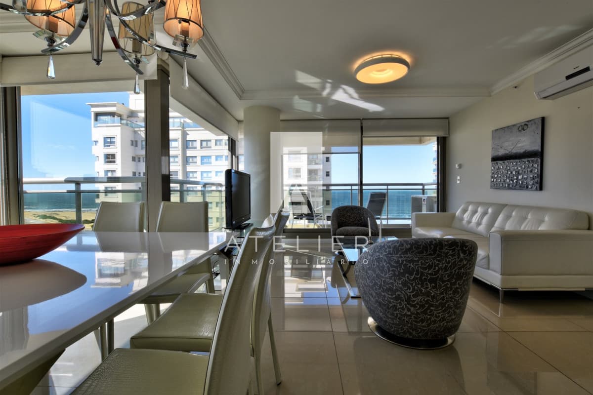 Venta de Apartamento, 2 dormitorios. Playa brava, Punta del Este.