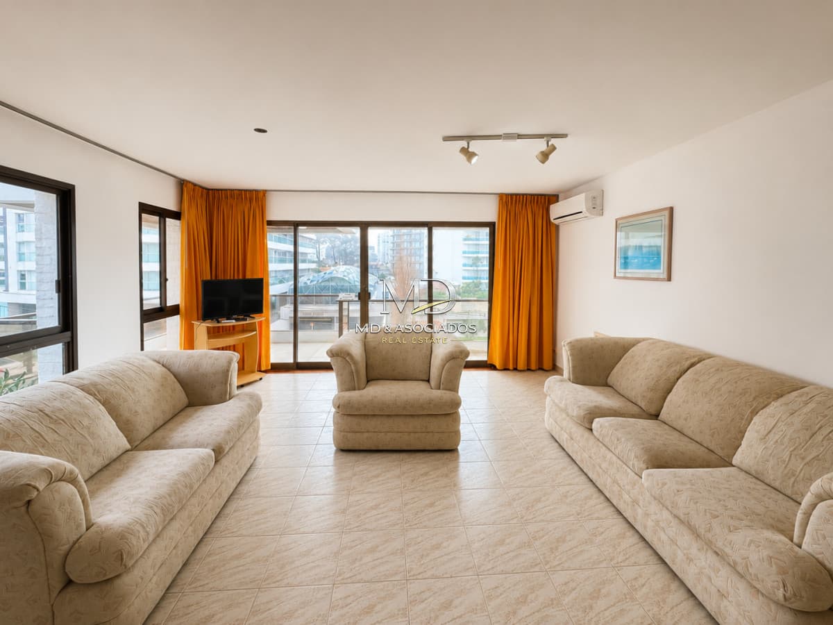 Espectacular departamento en Parada 6 de Playa Brava Reff: 8264