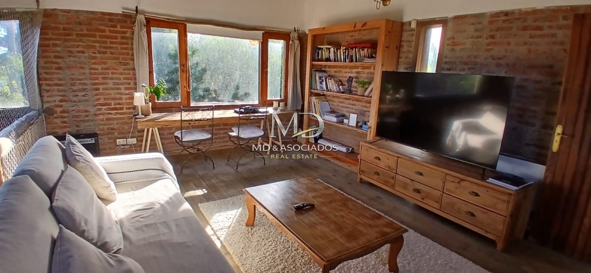 Hermosa casa con todas las comodidades. REF: 8384