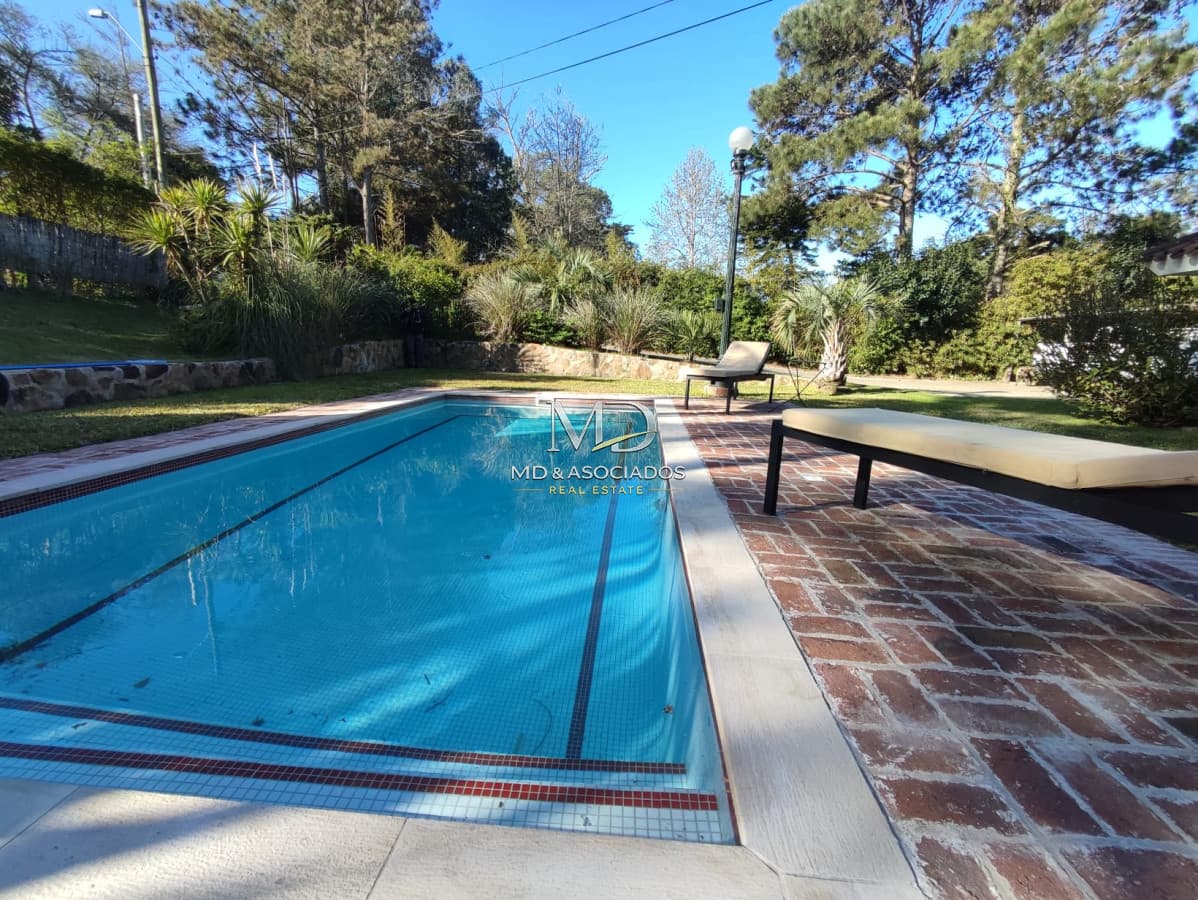Hermosa casa en excelente ubicación, gran parque con piscina y barbacoa Ref:5972