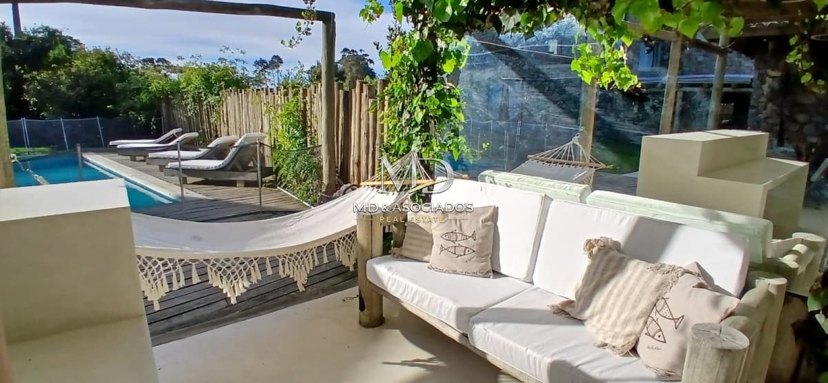 Hermosa casa con todas las comodidades. REF: 8384