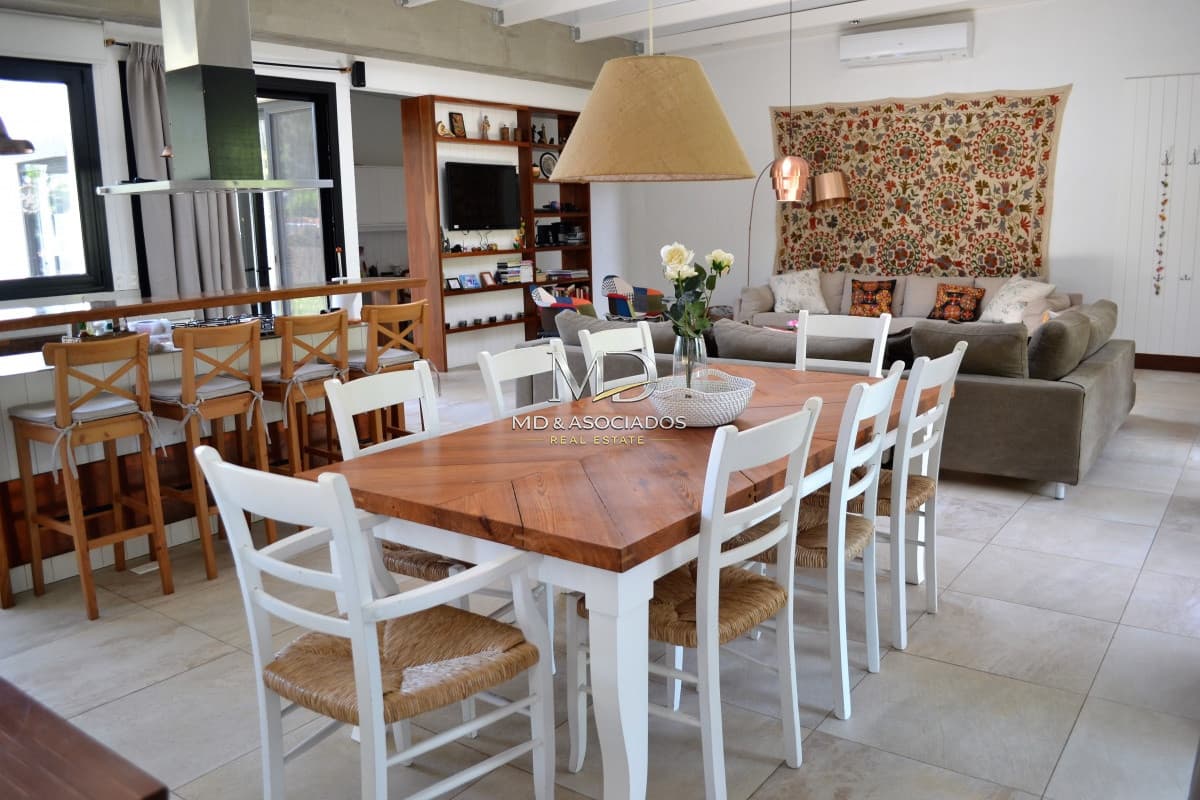 Hermosa casa en San Rafael, entorno tranquilo y agradable.Ref :6220
