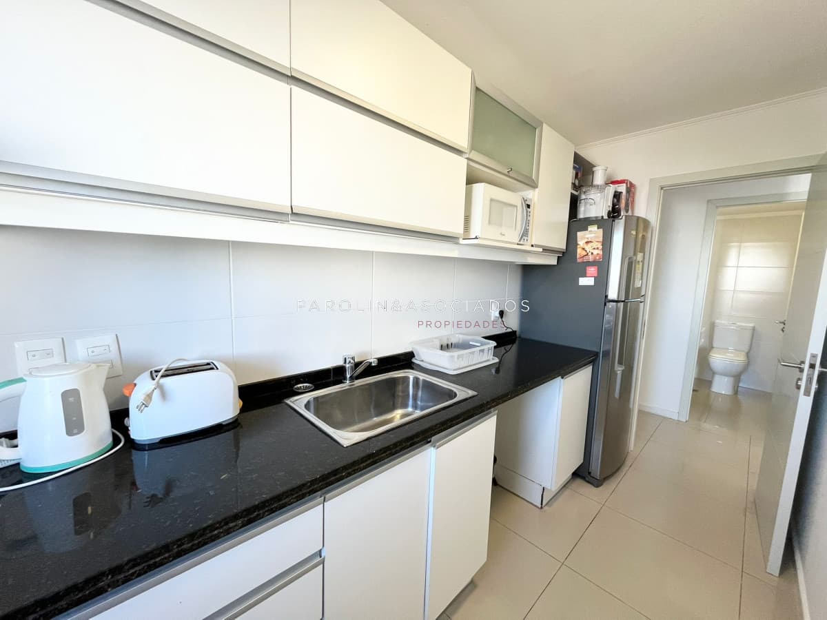 Apartamento de 3 dormitorios en venta en edificio Moon, Brava