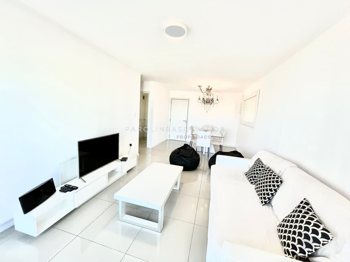 Apartamento de 3 dormitorios en venta en edificio Moon, Brava