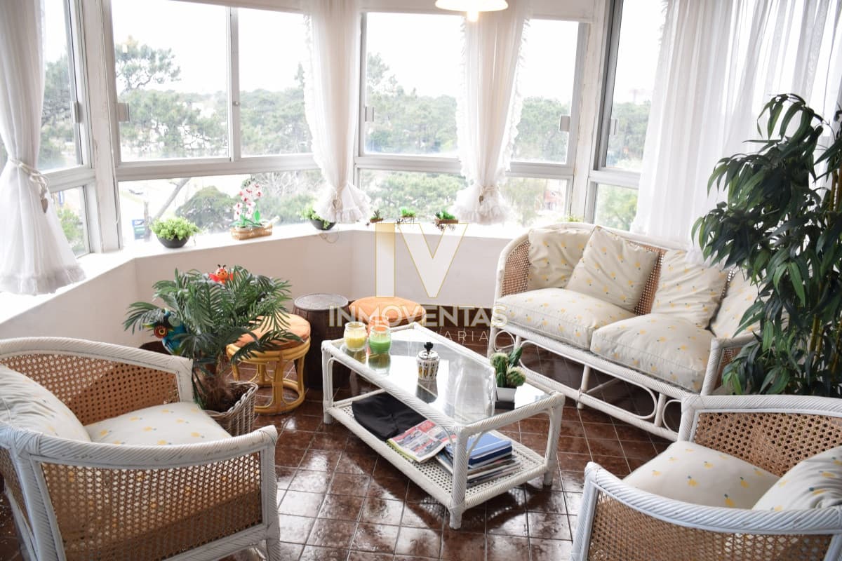 Amplio apartamento 3 dormitorios sobre Roosevelt * Venta